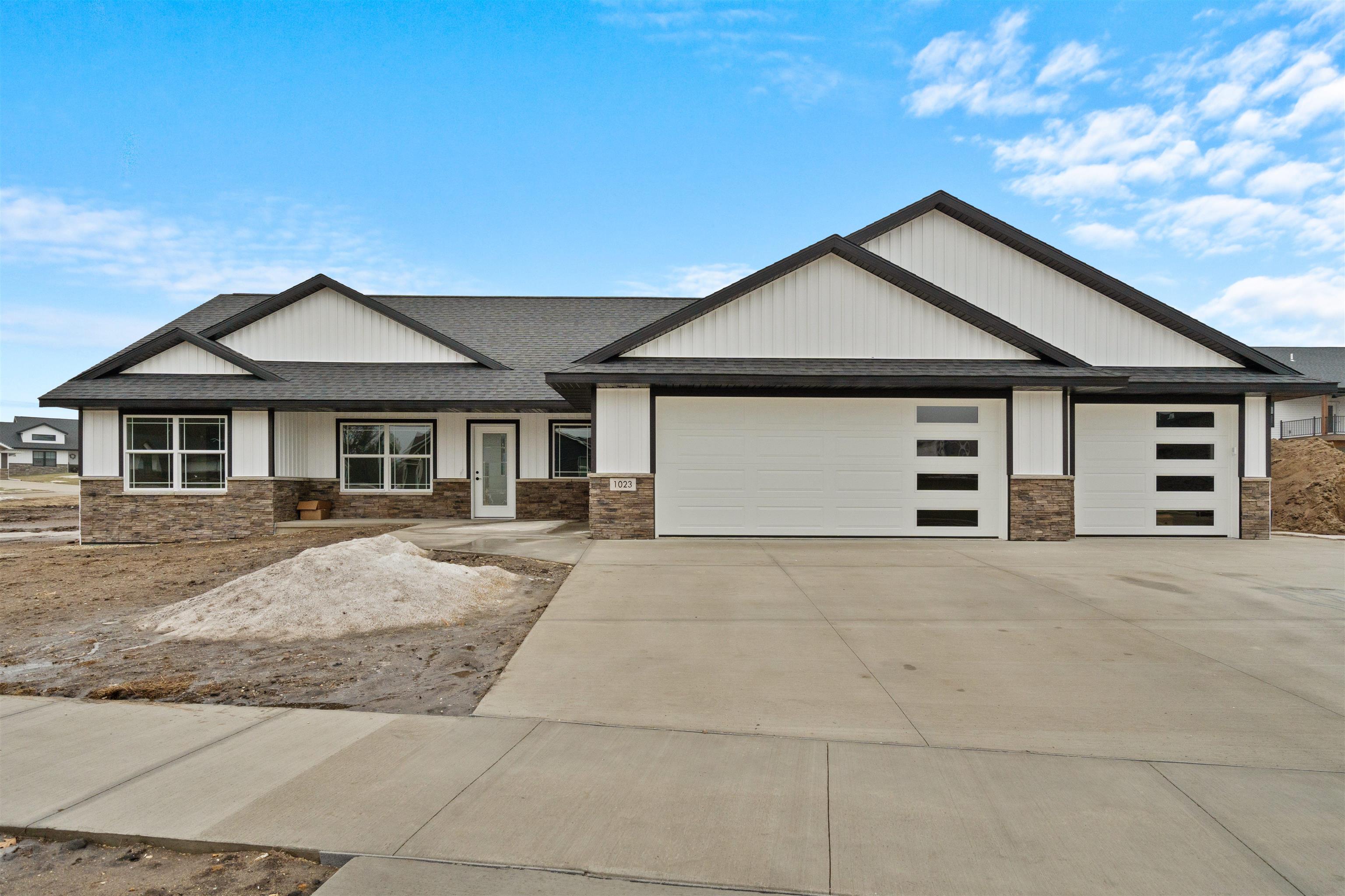1023 Oakview Drive