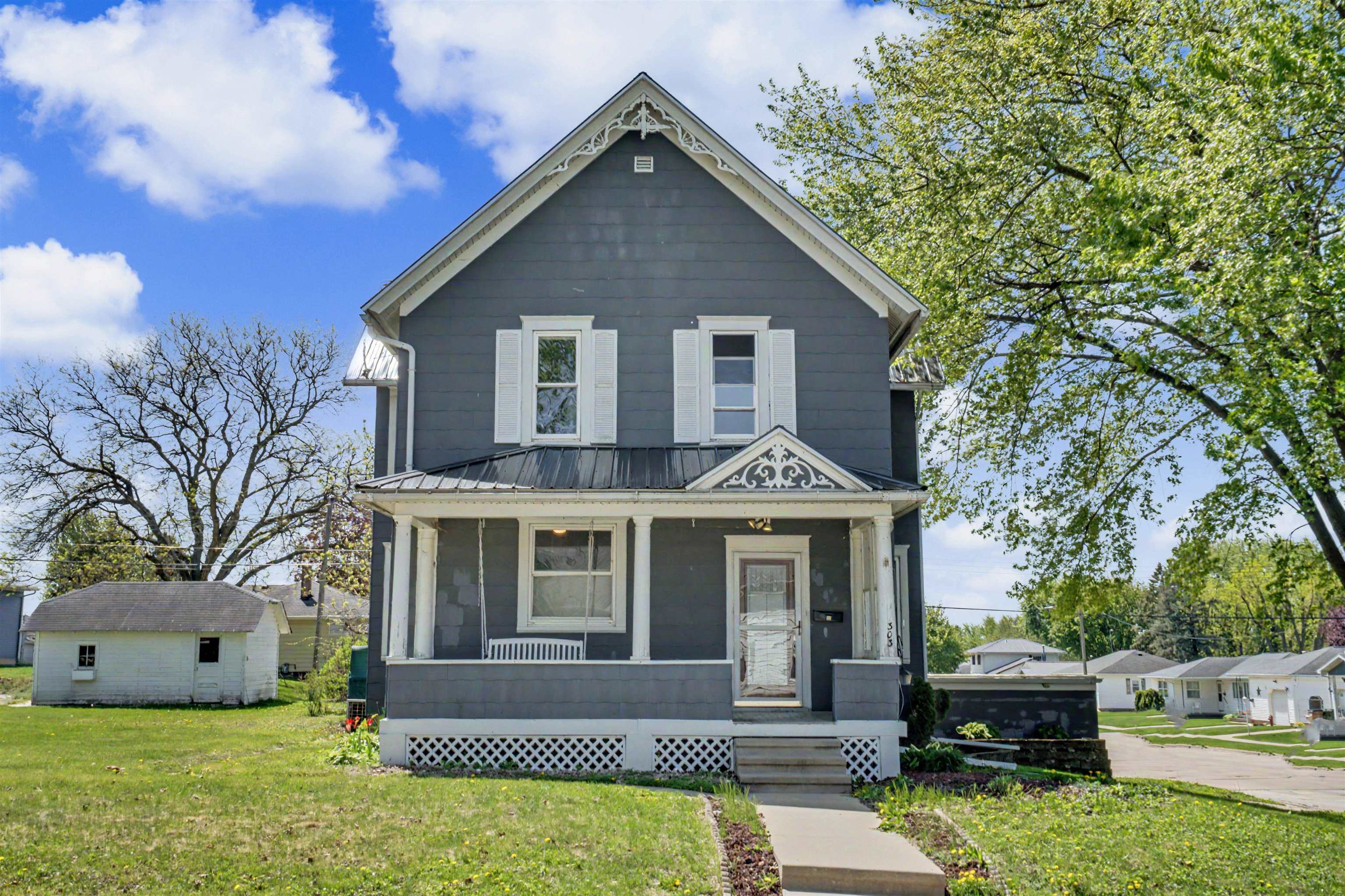 303 SE 5th Avenue