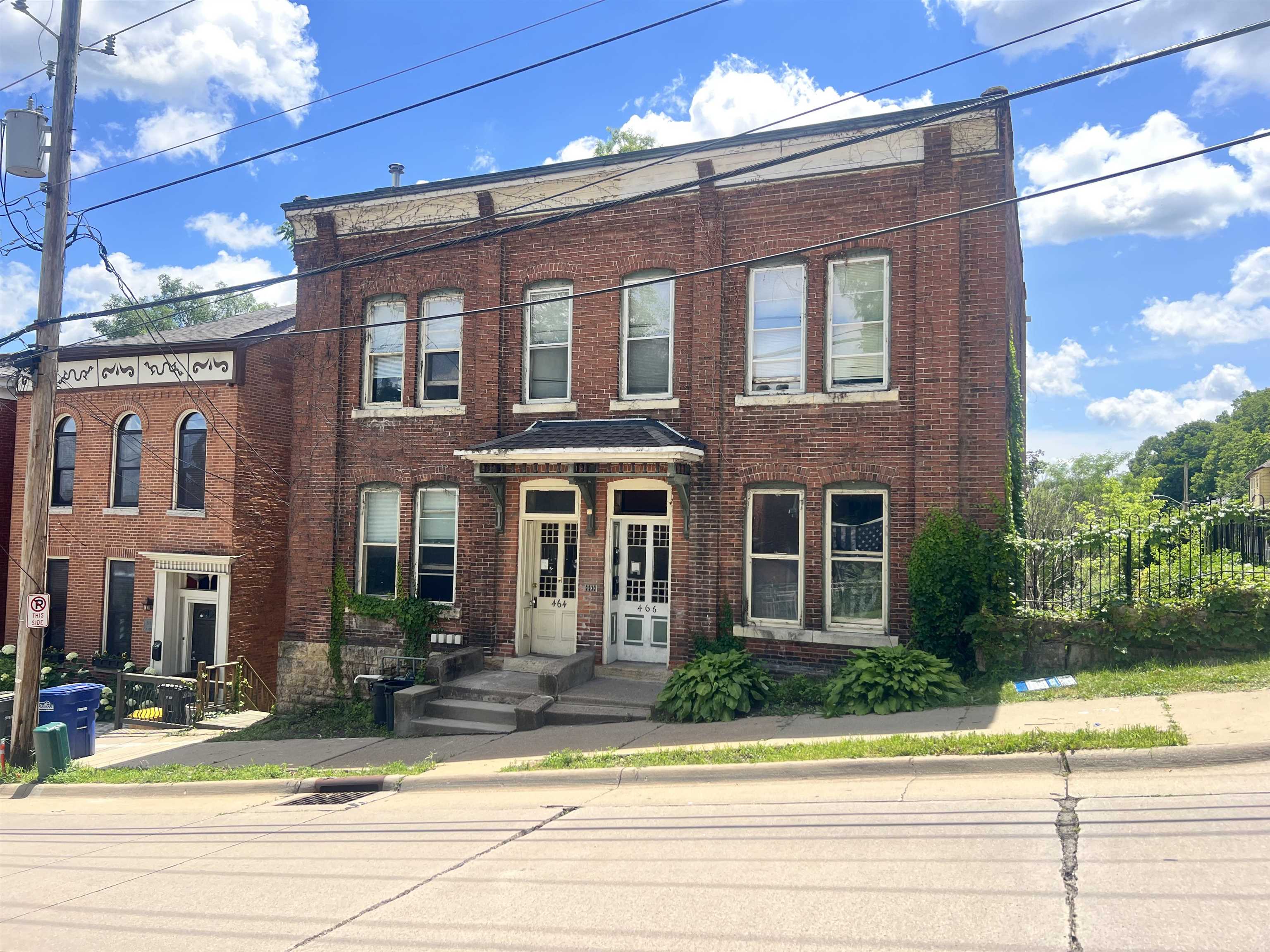 464 W 3rd Street